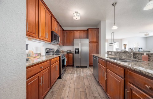 Florida Central Atlantic Coast Condo | Spacious 2,100 Sq Ft Lakeside Corner Condo at Vista Cay Near Top Attractions"