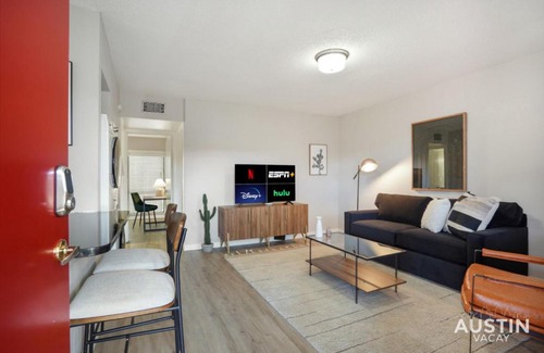 Brentwood Apartment | Spacious 2 Apt Combo Sleeps 12 Pool and Pets