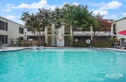 Brentwood Apartment | Spacious 2 Apt Combo Sleeps 12 Pool and Pets