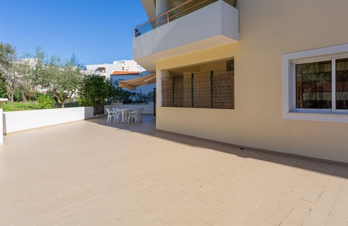 Armacao de Pera Apartment | Spacious 2 BDR Apartment W/Patio by LovelyStay