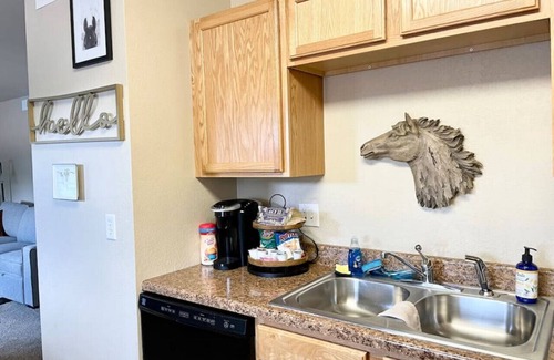 Laramie Apartment | Spacious 2 BDRM/sleeps 6