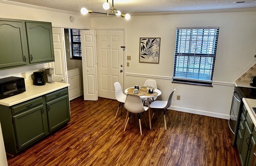 Knoxville Condo | Spacious 2 Bed, 1.5 Bath Condo. Safe, Clean & Stylish 4.3 miles to Downtown/UT