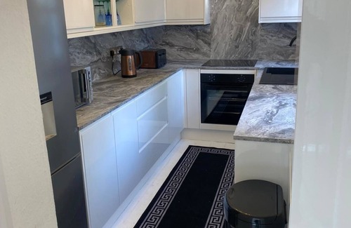 Runnymede Apartment | Spacious 2 bed apartment in Addlestone