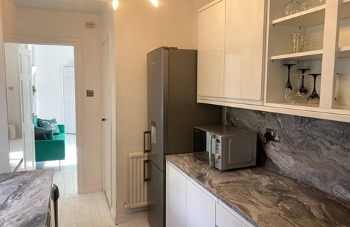 Runnymede Apartment | Spacious 2 bed apartment in Addlestone