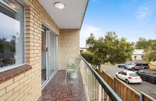Kelvin Grove Apartment | Spacious 2-Bed Apartment Near City Centre