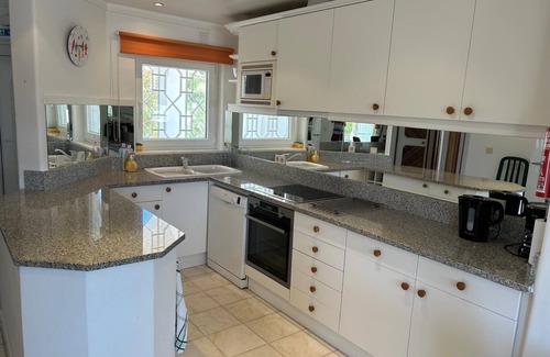 Albufeira Apartment | Spacious 2 Bed Apt.Terraces, Mature Gardens, Sea Views And Use Of Communal Pools