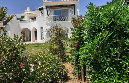 Albufeira Apartment | Spacious 2 Bed Apt.Terraces, Mature Gardens, Sea Views And Use Of Communal Pools