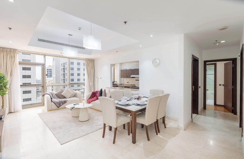 Al Barsha 1 Apartment | Spacious 2 Bed in Al Barsha Sleeps 4 with Balcony