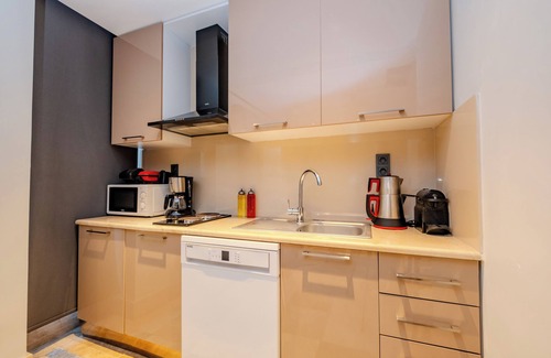 Cihangir Apartment | Spacious 2-bedroom apartment in marvelous Istanbul with AC