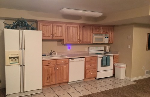 Cedar City Apartment | Spacious 2 Bedroom Basement Apartment w/full Kitchen and large living room. 🚭