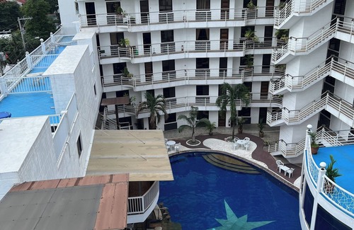 Malabanias Condo | Spacious 2-bedroom condo with AC in Angeles near walking street