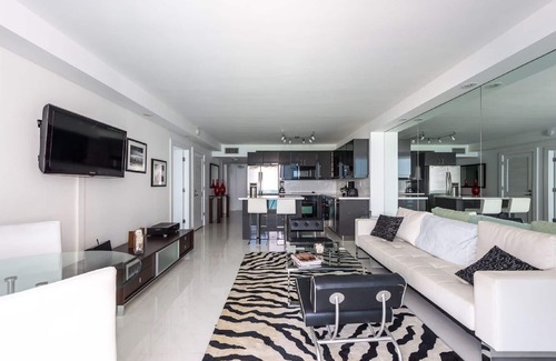 South Beach Condo | Spacious 2 bedroom & 2 bathroom unit at the Roney Palace South Beach