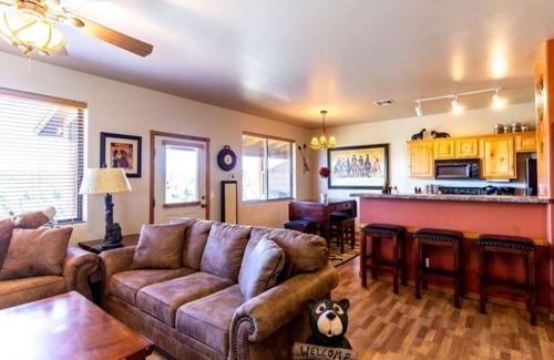 Show Low Condo | Spacious 2 BR/2BA with Great Views near Fool Hollow Lake