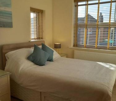 Beeston Apartment | Spacious 2 double bed apartment - Free Parking - Central Beeston location