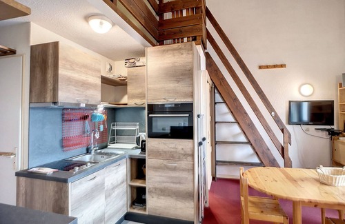 Les Bruyeres Apartment | Spacious 2-Room Cabin + Mezzanine, 6 Pax, Ski-in/Ski-out, Wi-Fi, Les Menuires