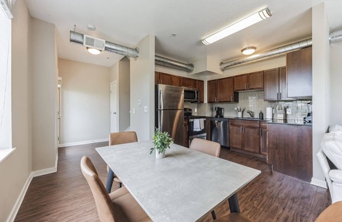 Dakota Ridge - Northbriar Apartment | Spacious 2 Story Apt, Gym, Garage, King Bed, 11209