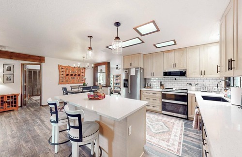 Northeast Heights House | Spacious 2300 Sq Ft| Pet Friendly |Gourmet Kitchen