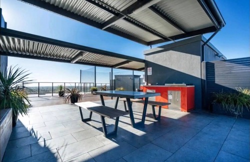 Adelaide Central Business District Apartment | Spacious 2bed Apt With Netflix+wifi +pool+bbq+