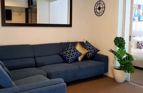 Adelaide Central Business District Apartment | Spacious 2bed Apt With Netflix+wifi +pool+bbq+