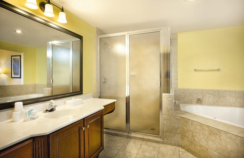 Old Town West Resort | Spacious 2BR 10 Minutes South of DC w/FREE WiFi, Free Parking and Metro Access