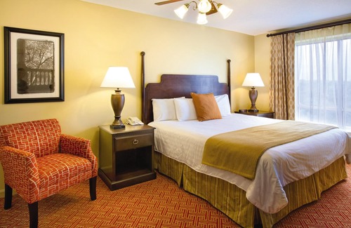 Old Town West Resort | Spacious 2BR 10 Minutes South of DC w/FREE WiFi, Free Parking and Metro Access