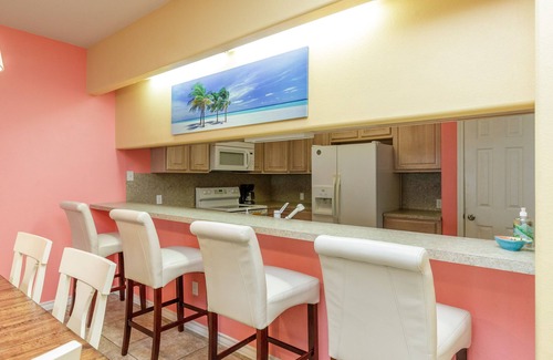 Corpus Christi Condo | Spacious 2br 2bath condo! On the canal with a boat lift!