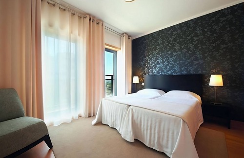 Olhao Hotel | Spacious 2BR Accommodation Close to City of Faro! Outdoor Pool, Pets are Welcome