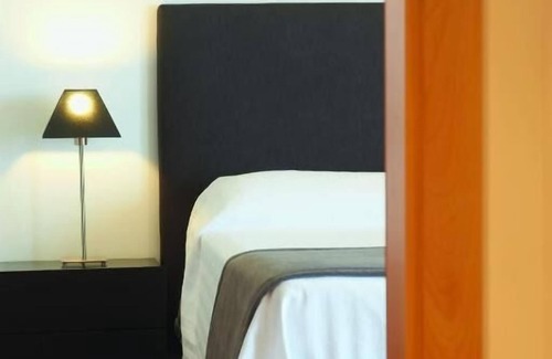 Olhao Hotel | Spacious 2BR Accommodation Close to City of Faro! Outdoor Pool, Pets are Welcome