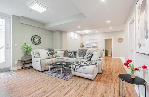 Cooksville Villa | Spacious 2BR APT in Cliff Road & Queensway close to China Town, Mississauga