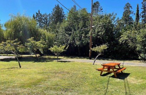 Sooke Cottage | Spacious 2BR Cottage on Waterfront Property with Beach Access - Sleeps 6