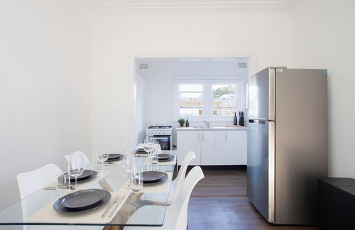 Glebe House | Spacious 2BR Retreat w/Garden, BBQ & Free Parking