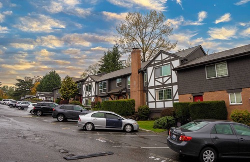 SeaTac Condo | Spacious 2BR SeaTac Condominium