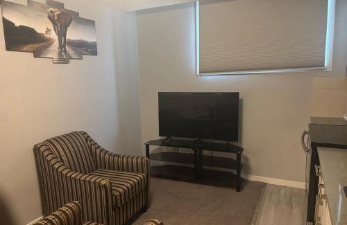 Southwest Edmonton Apartment | Spacious 2BR Suite - SW Edmonton