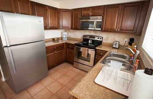 Parker Ridge House | Spacious 3/2 Private Home w/Heated Pool located 1 block from Dreher Park