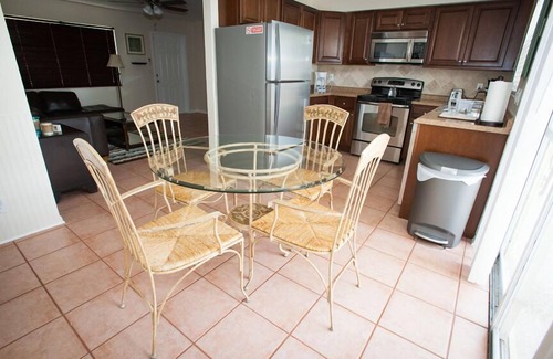 Parker Ridge House | Spacious 3/2 Private Home w/Heated Pool located 1 block from Dreher Park