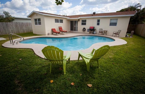 Parker Ridge House | Spacious 3/2 Private Home w/Heated Pool located 1 block from Dreher Park