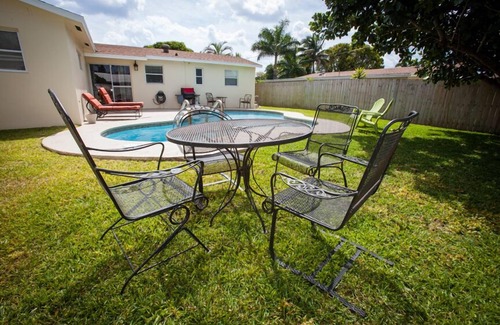 Parker Ridge House | Spacious 3/2 Private Home w/Heated Pool located 1 block from Dreher Park
