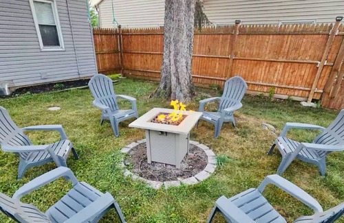 Speedway House | Spacious 3 bed & 2 full bath in Indy. Central location + outdoor amenities