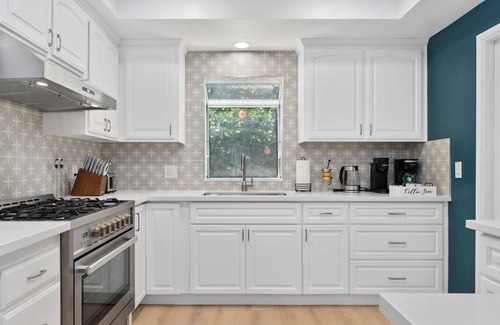 Fullerton House | Spacious 3 bed/3 bath - Central Oc, Modern - Sleeps 10