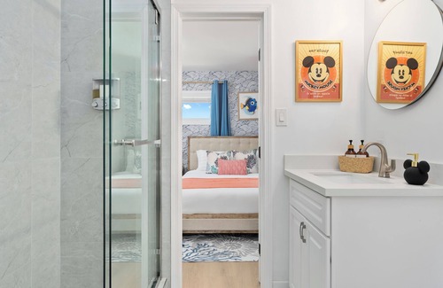Fullerton House | Spacious 3 bed/3 bath - Central Oc, Modern - Sleeps 10