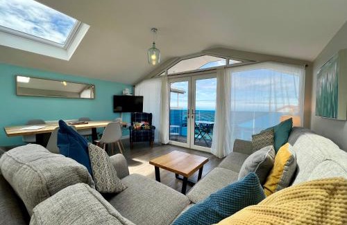 Westleigh Apartment | Spacious 3-Bed Seaview Retreat - Family-Friendly in Westward Ho!