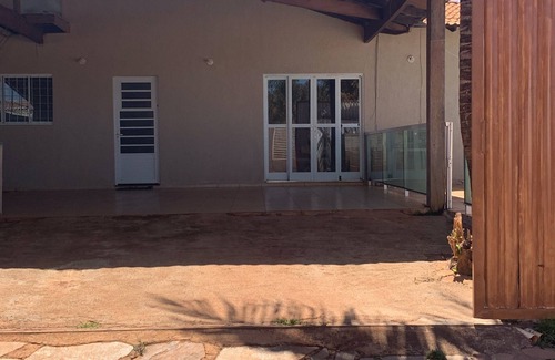 Paranoa House | Spacious 3-bedroom house in lovely Jardim Botanico with WiFi, AC