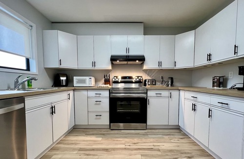 Prince Rupert House | Spacious 3 bedroom/2 baths s/s duplex, newly renovated, new furniture! π ππβοΈ