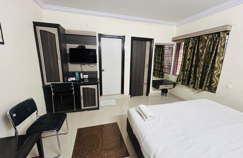 Visakhapatnam Apartment | Spacious 3-bedroom apartment with AC, WiFi in brilliant Visakhapatnam