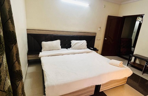 Visakhapatnam Apartment | Spacious 3-bedroom apartment with AC, WiFi in brilliant Visakhapatnam
