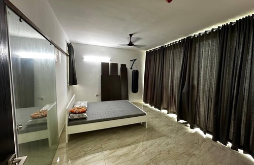 Hyderabad Apartment | Spacious 3-bedroom apartment in enchanting Hyderabad with WiFi, AC
