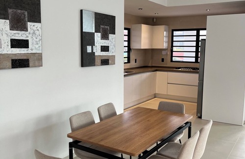 Noord Condo | “Spacious 3-Bedroom Condo in the Heart of the City with Modern Amenities!”