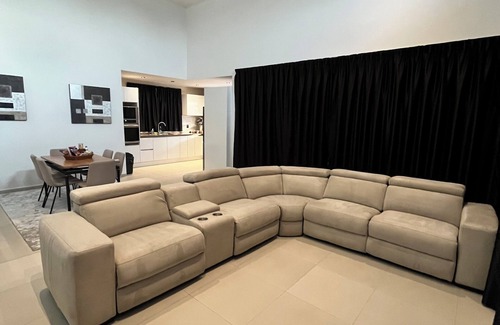 Noord Condo | “Spacious 3-Bedroom Condo in the Heart of the City with Modern Amenities!”