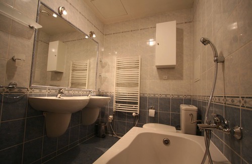 Karlovy Vary Apartment | Spacious 3 bedroom apartment with parking