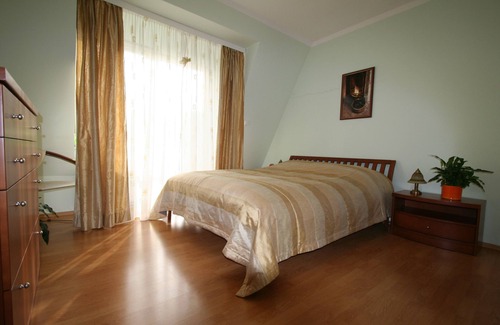 Karlovy Vary Apartment | Spacious 3 bedroom apartment with parking